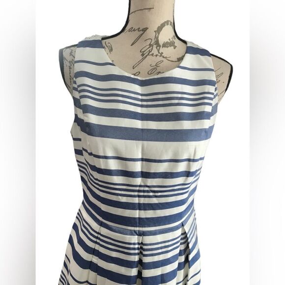 Vince Camuto Size 8 Blue and White Sleeveless Dress - Picture 8 of 9
